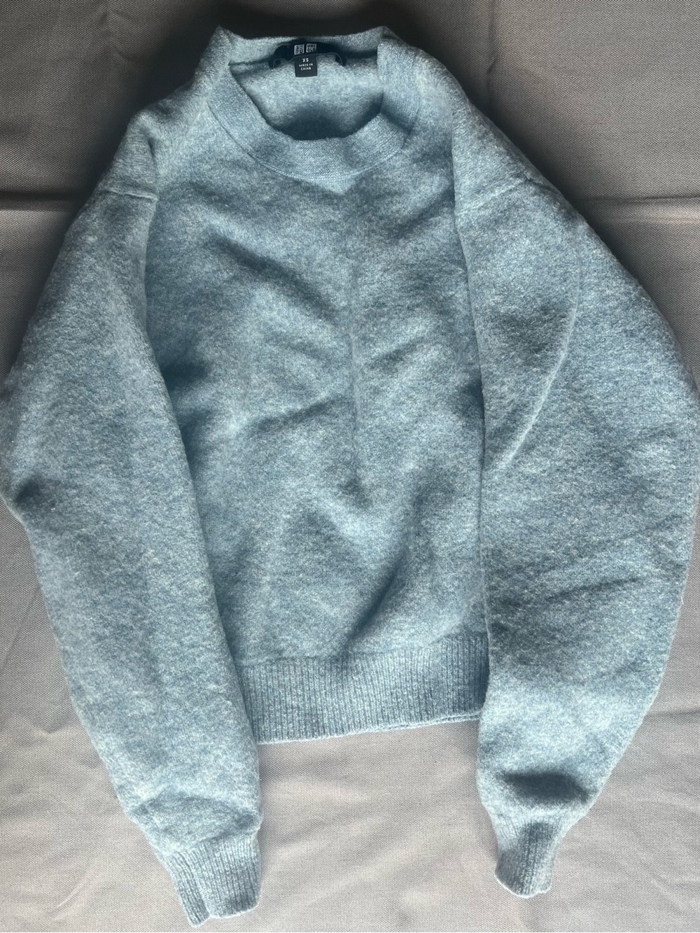 UNIQLO Men’s Light Heather Gray Crewneck Sweater